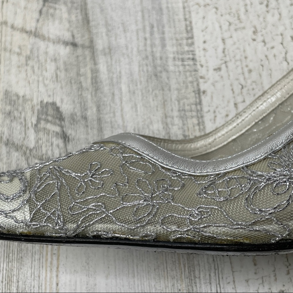 Stuart Weitzman silver mesh lace heels 7.5M (fits like 7) - Picture 6 of 13
